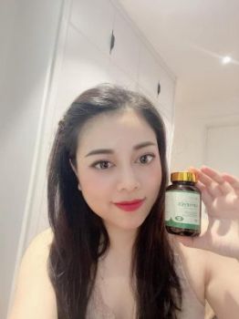 Hotmom Hằng Túi nói gì về viên uống bổ mắt Optieyes with Spirulina của VNUA Pharma